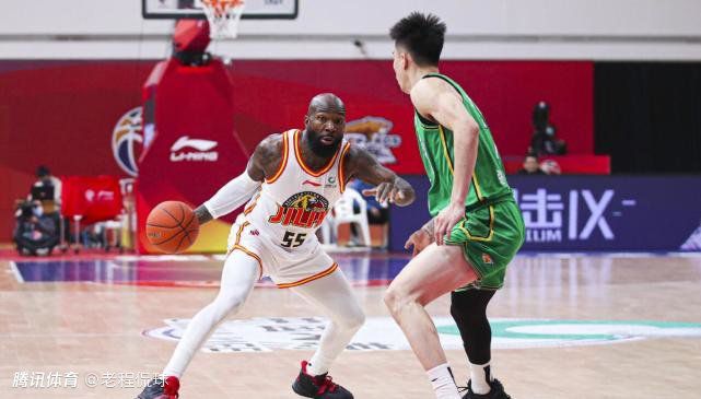 第72分钟，迪巴拉外围远射被什琴斯尼没收。